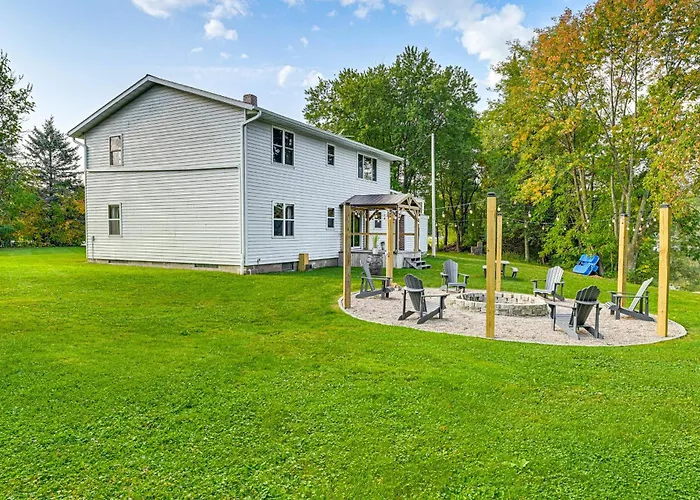 Lakefront Wisconsin Getaway: Fish, Boat, Relax!
