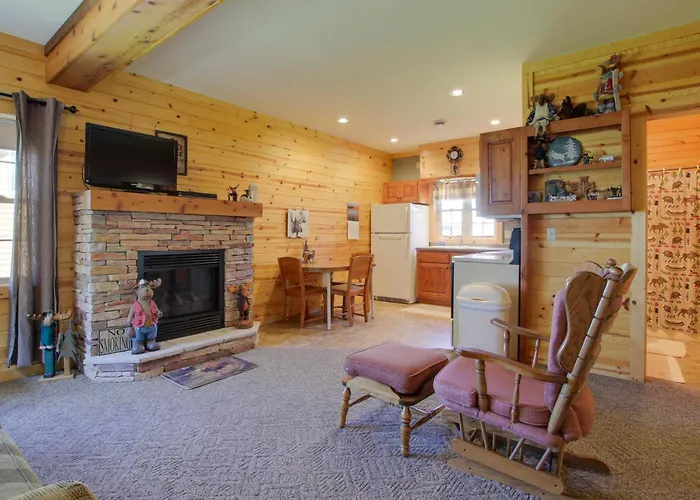 Rustic Wisconsin Cabin On Shawano Lake!
