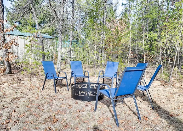 Fire Pit: Family-Friendly Cabin In Gillett!