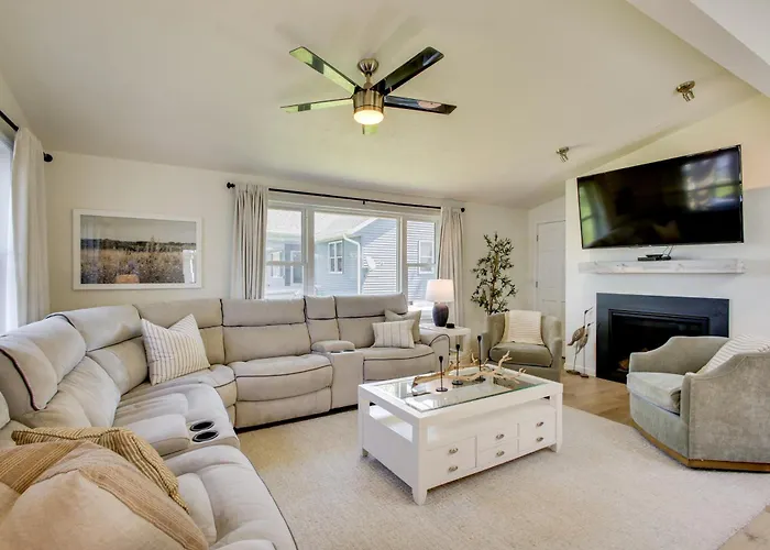 Lakefront Family Home W/ Dock & Views In Cecil!