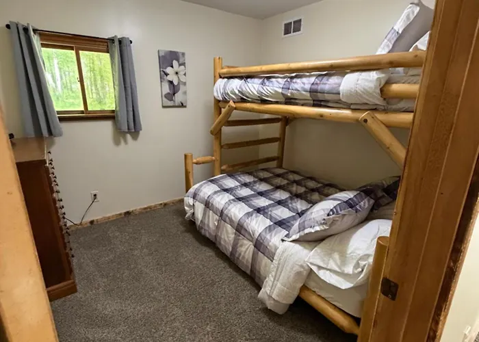 Maple Ridge Trail Side Cabin