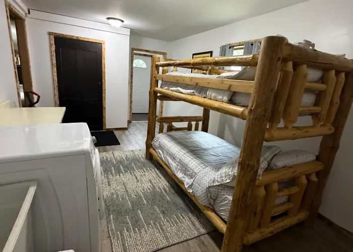 Maple Ridge Trail Side Cabin